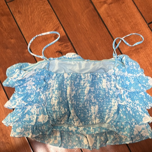 Blue floral halter top with front ruffles size large Skylar and Madison - Picture 5 of 5